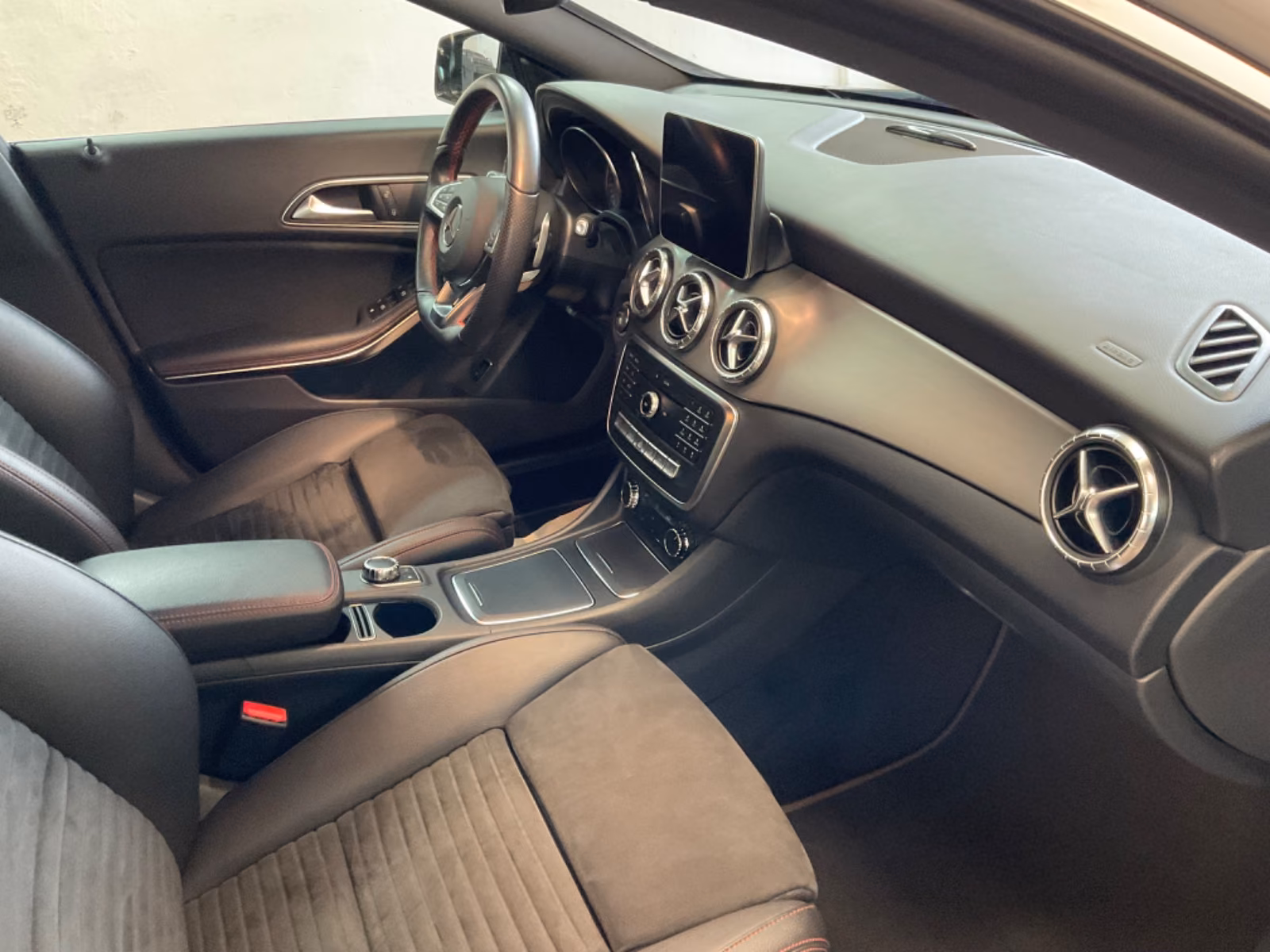 Mercedes-Benz CLA 200 Aut.,AMG,LED,SH,Xen,Navi, 2.Hd