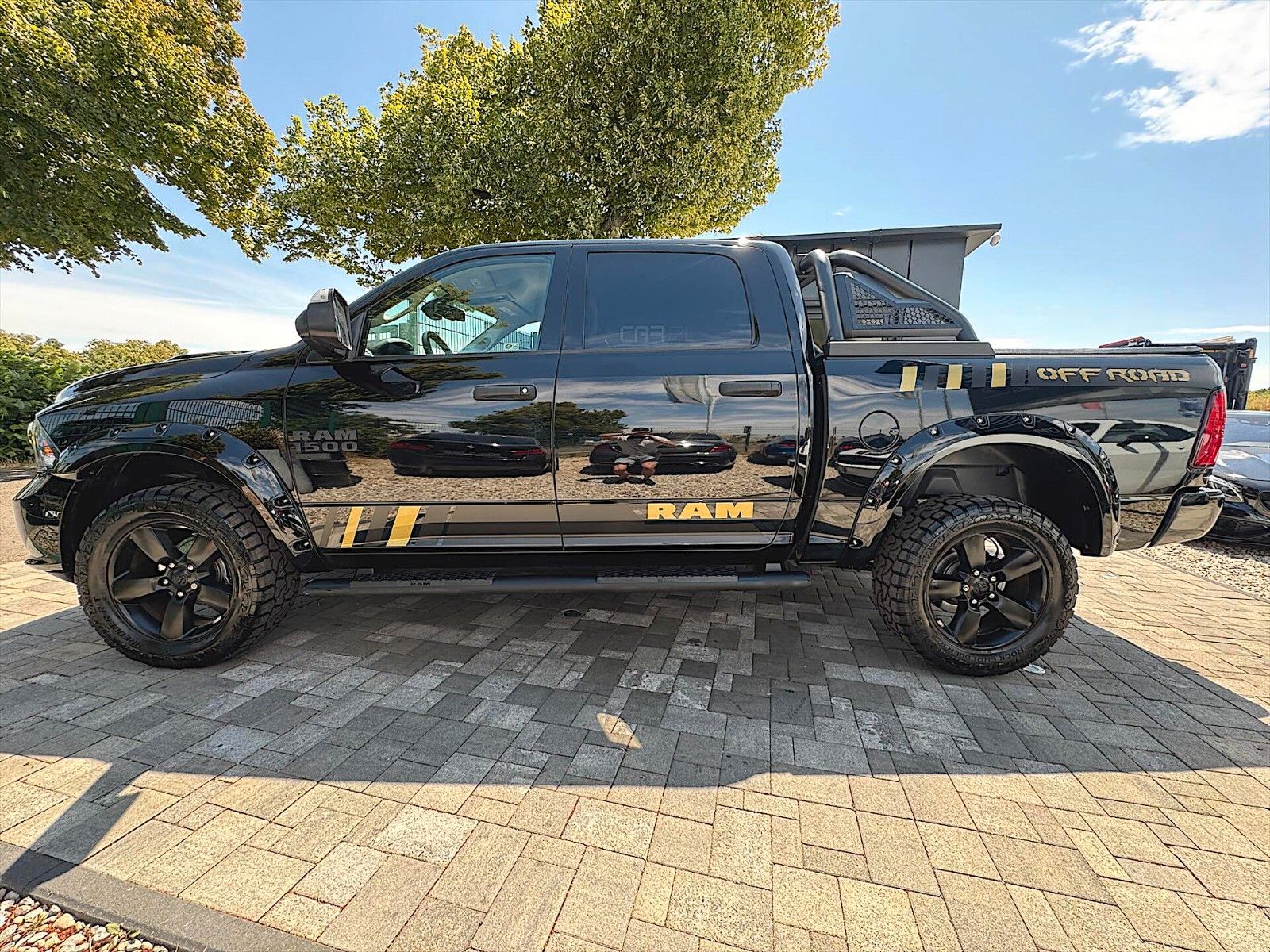 Fahrzeugabbildung Dodge RAM 5.7 V8 HEMI SPORT Offroad NIGHT 4x4 LED