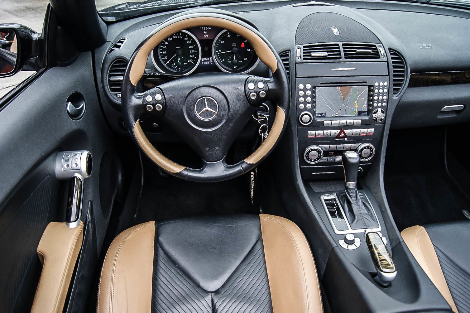 Fahrzeugabbildung Mercedes-Benz SLK 200 K Aut. DESIGNO LEDER XENON NAVI AIRSCARF