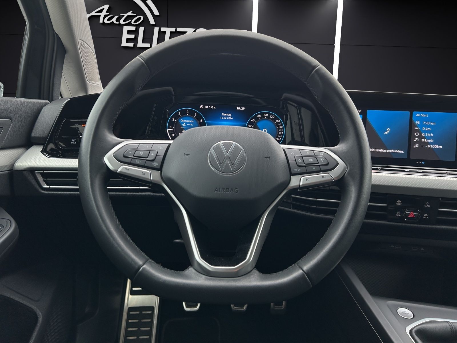 Fahrzeugabbildung Volkswagen Golf VIII TSI Move Climatronic AID PDC SH LM
