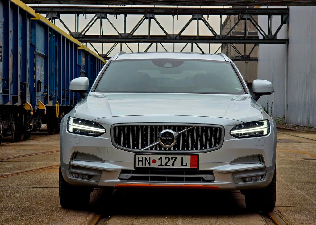 Volvo V90 Cross Country