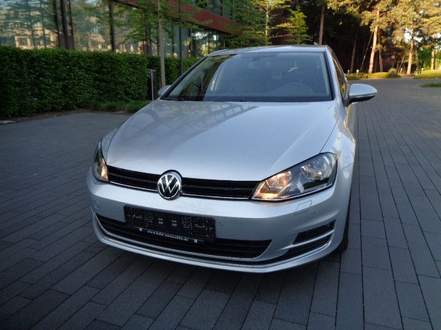 Volkswagen Golf VII Lim. Allstar BMT-Navi-Kamera- I Hand