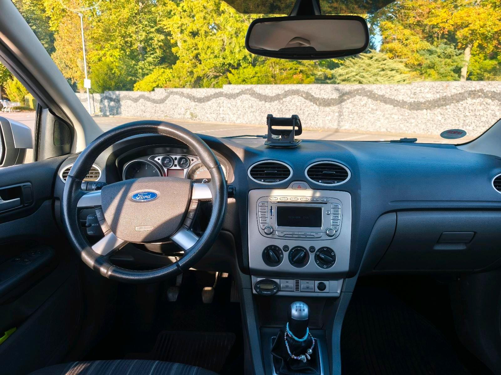 Ford Focus 2008 — салон