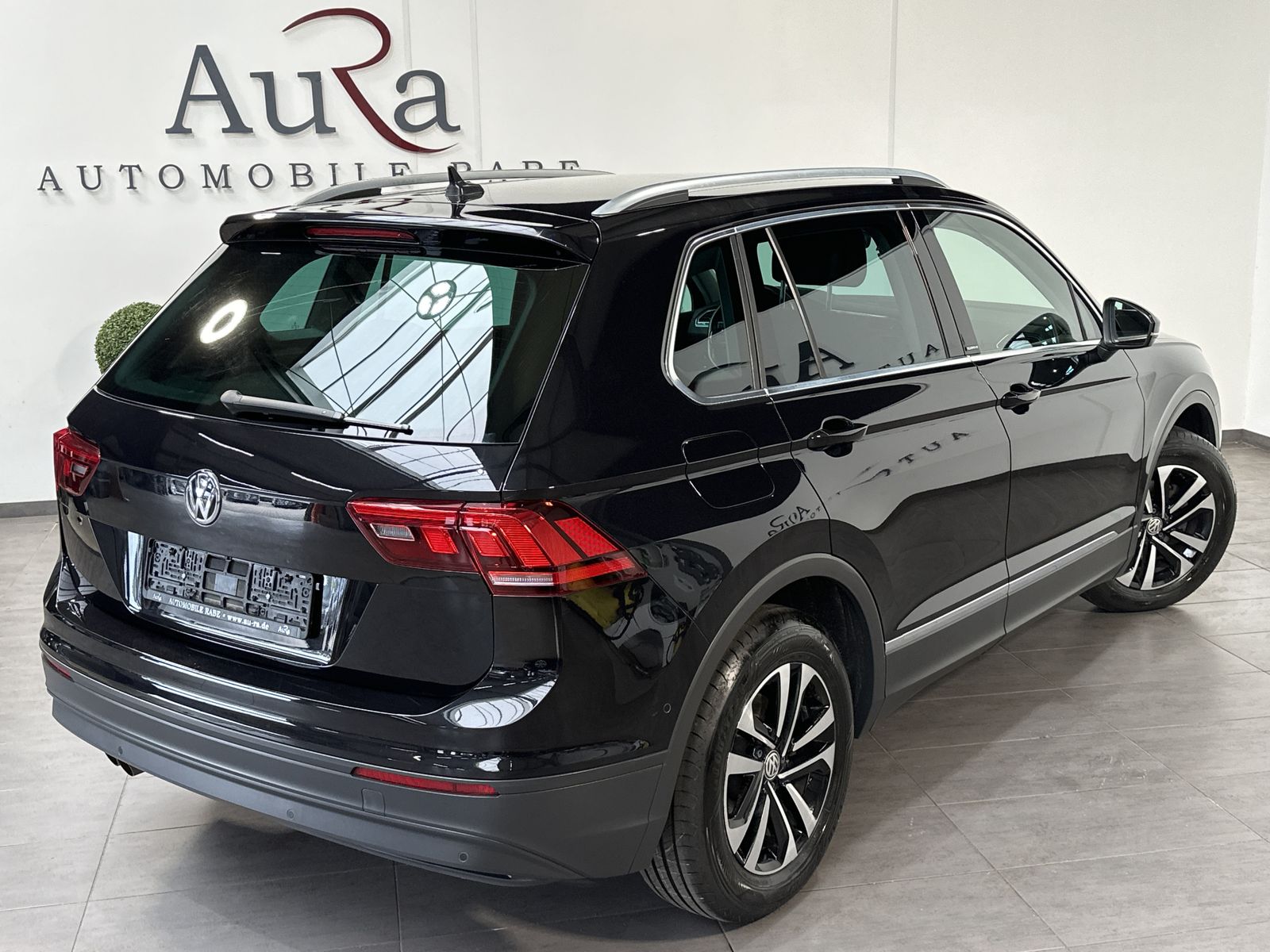 Fahrzeugabbildung Volkswagen Tiguan 1.5 TSI DSG IQ-DRIVE NAV+ACC+SHZ+17ZO+1HD