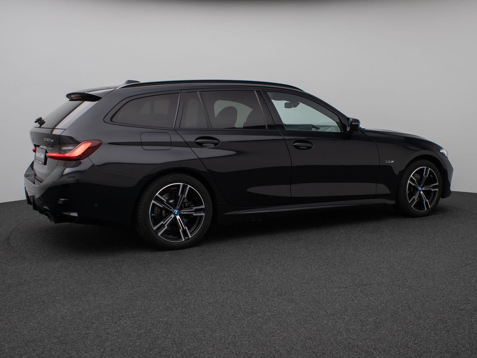 Fahrzeugabbildung BMW 330e xD MSport Kamera HUD DAB H/K Komfort 18Zoll