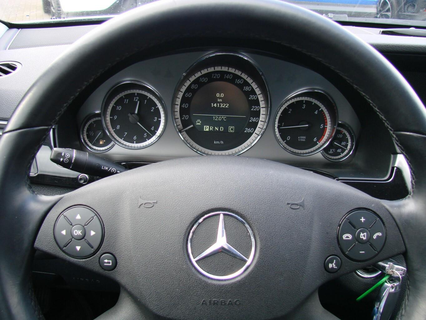 Mercedes-Benz E 220 CDI Avantgarde BlueEfficiency Multikonturs