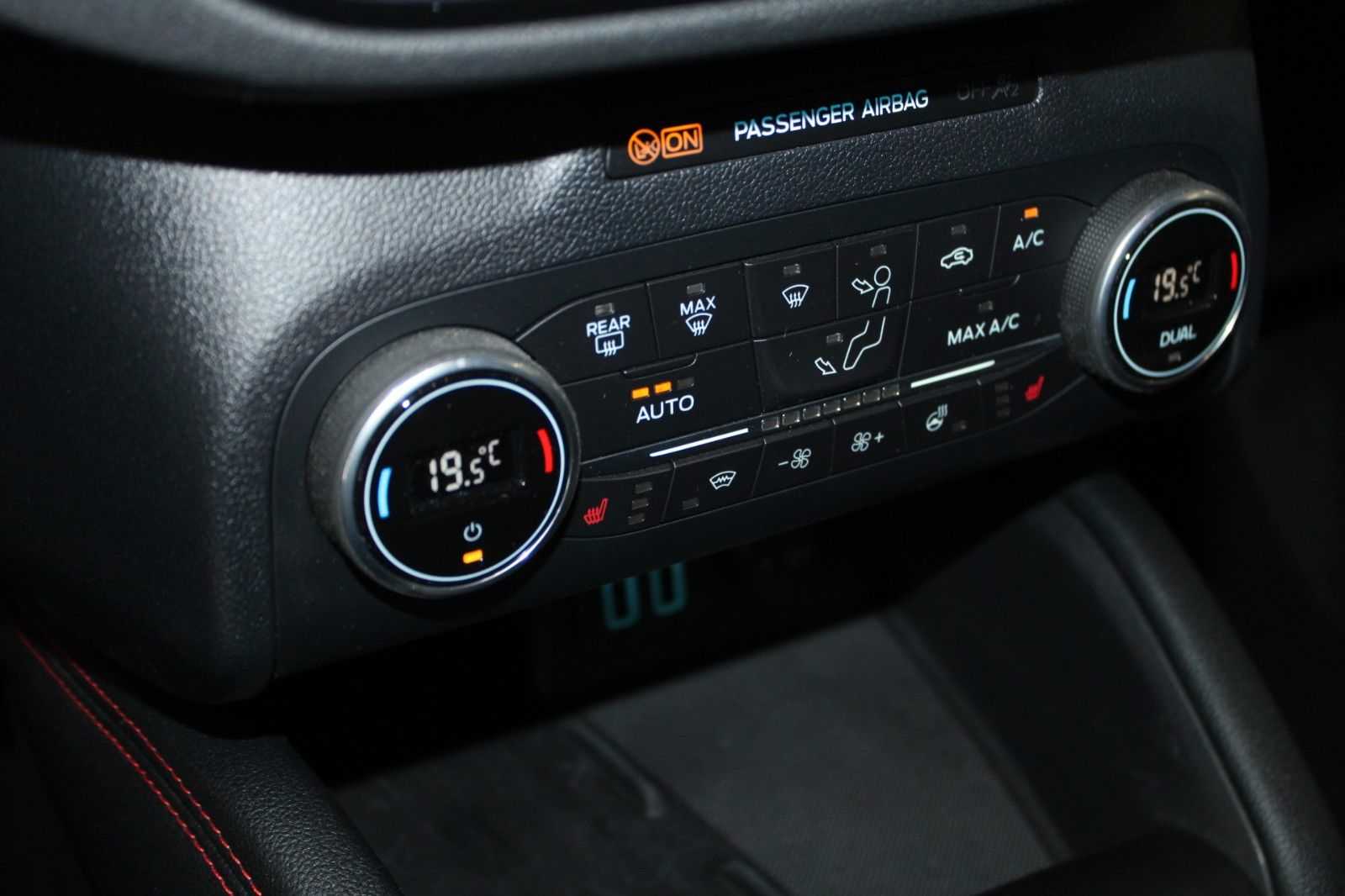 Fahrzeugabbildung Ford Kuga 2.5 PHEV ST-Line X LED B&O HUD ACC WinterP