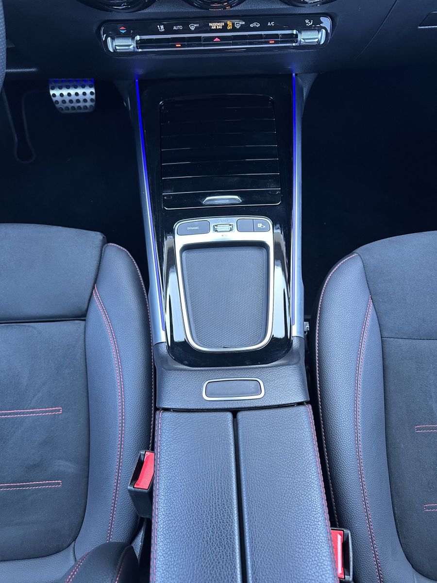 Fahrzeugabbildung Mercedes-Benz GLB 200 AMG-Line NAV+LED+AHK+VCOCKPIT+KAMERA+1HD