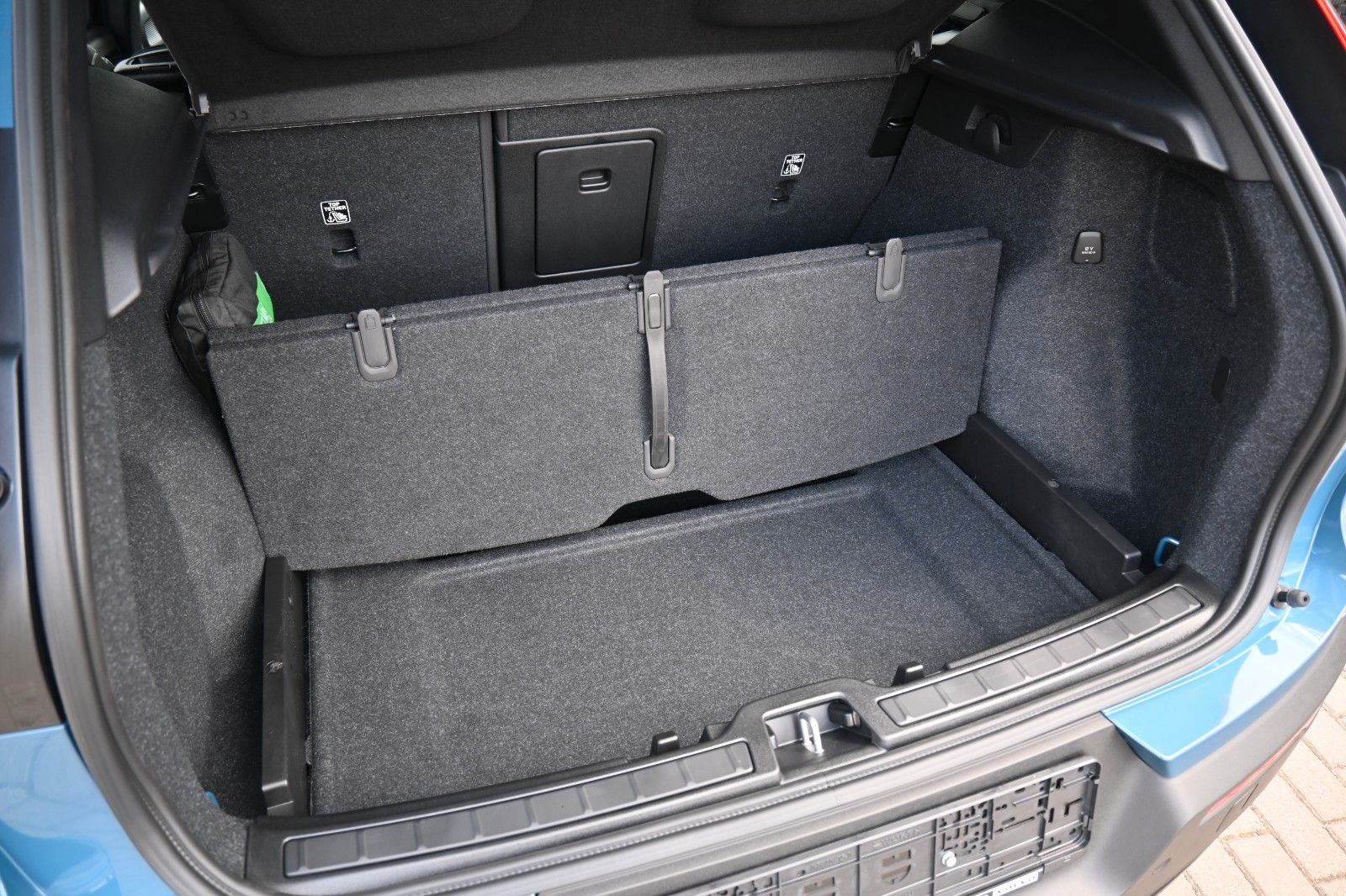Fahrzeugabbildung Volvo XC40 B4 DKG Plus Dark*FSHZG*H&K*BLIS*ACC