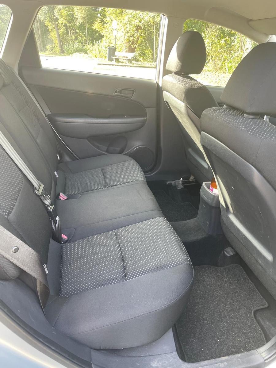 Hyundai i30 2010 — photo 8