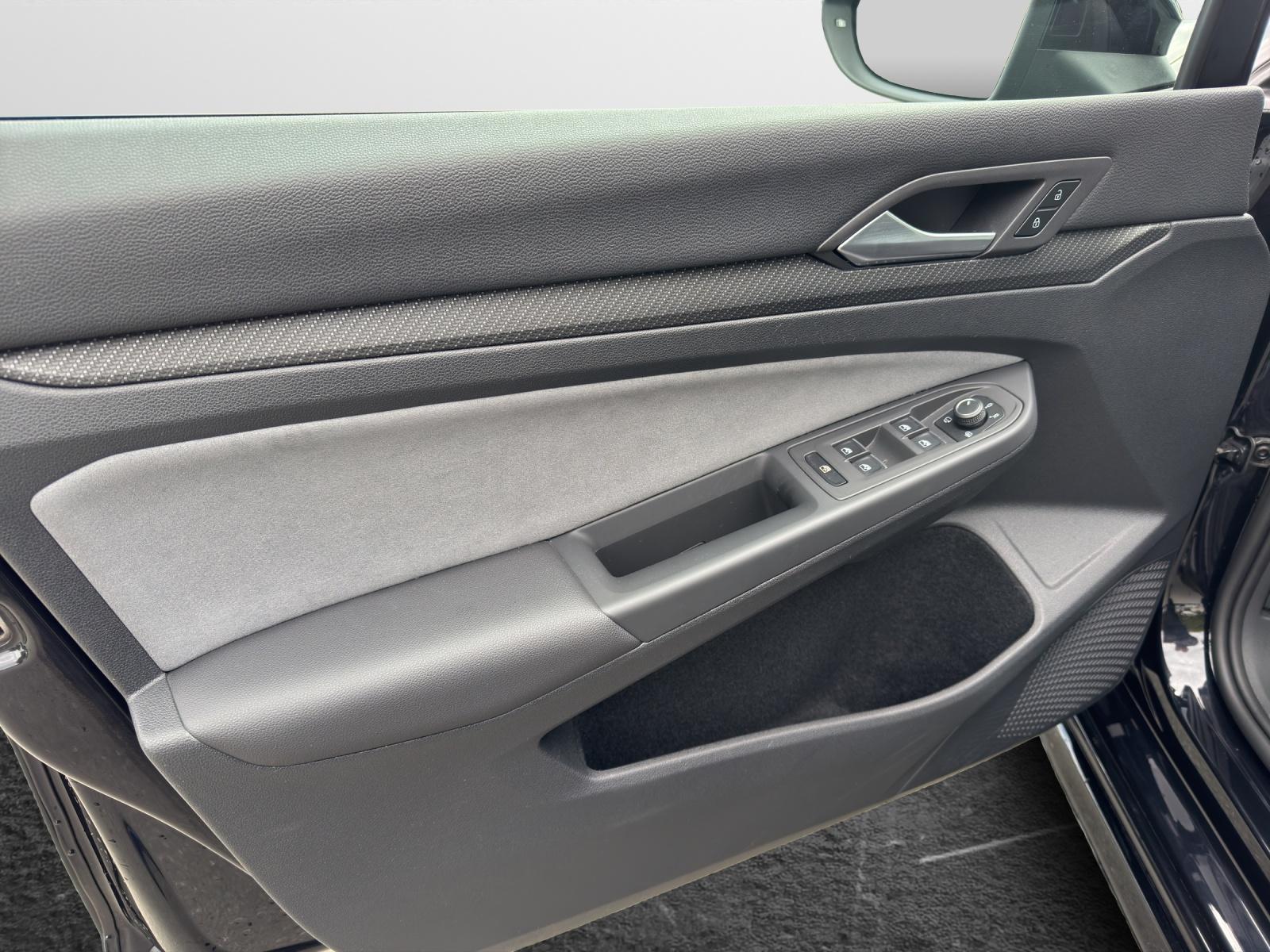 Volkswagen Golf 1.5 eTSI DSG R-Line Navi LED Kamera PDC LM, миниатюра 7