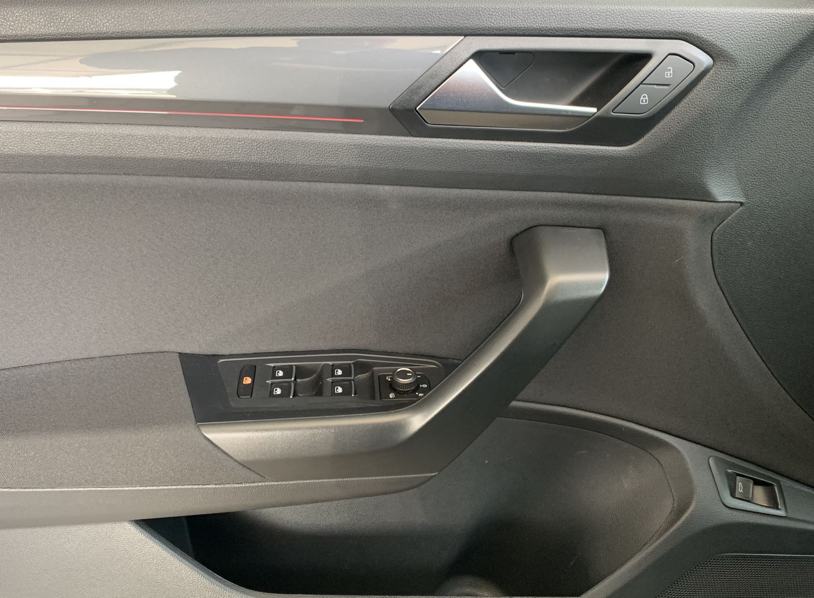 Fahrzeugabbildung Volkswagen T-Roc 1.5 TSI*Sport*Cam*LED*Side*Digital Cockpit
