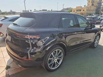 Porsche Cayenne - 4