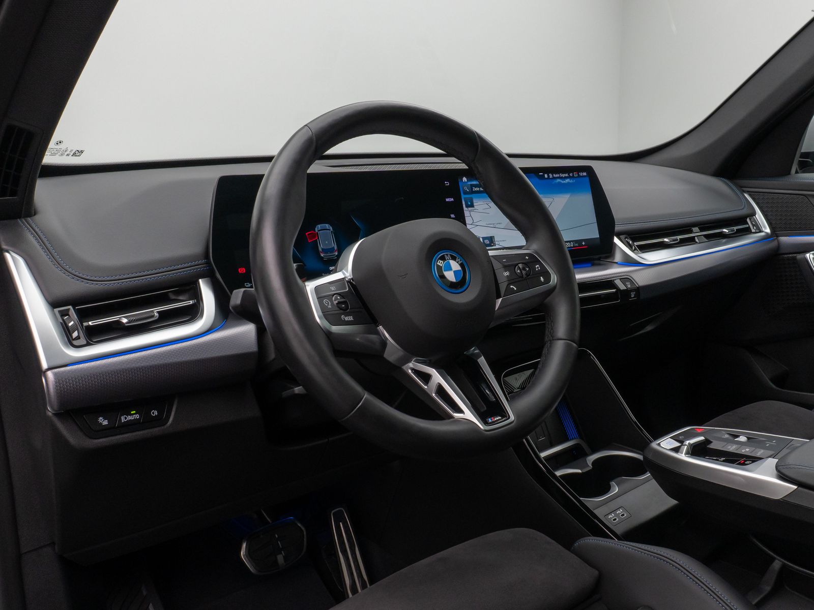 Fahrzeugabbildung BMW iX1 xD30 M Sport Panorama Kamera DAB Komfort LED