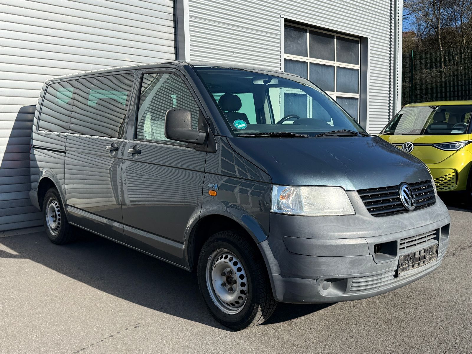 Fahrzeugabbildung Volkswagen T5 Caravelle Trendline 1.9 Tdi 9-Sitzer Klima