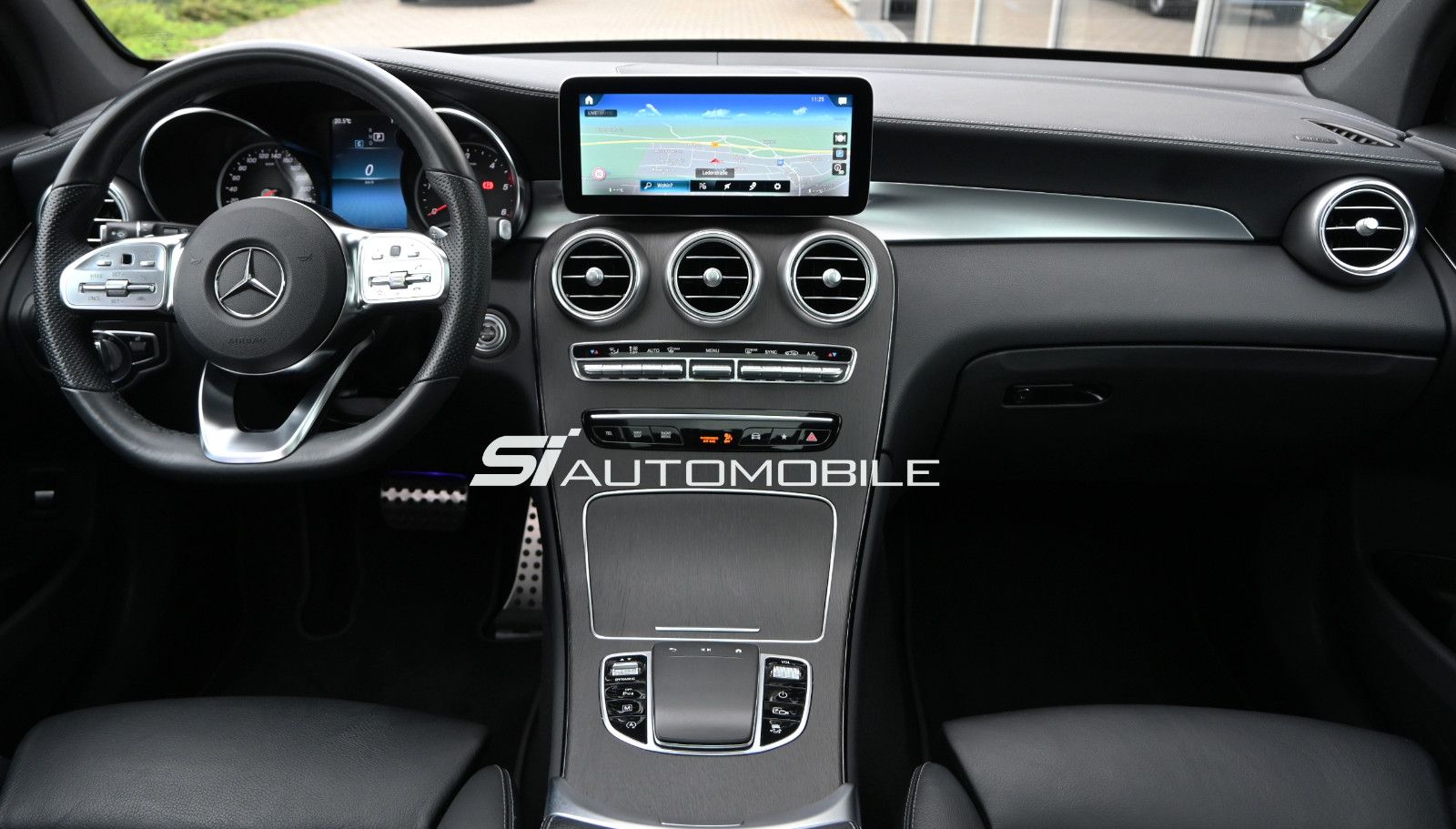 Fahrzeugabbildung Mercedes-Benz GLC 300 d 4M. AMG °ACC°AHK°LEDER°PANO°8FACH°360°