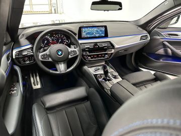 Fahrzeugabbildung BMW 530i M Sport SAG Kamera H/K NavPro AHK Alarm HUD