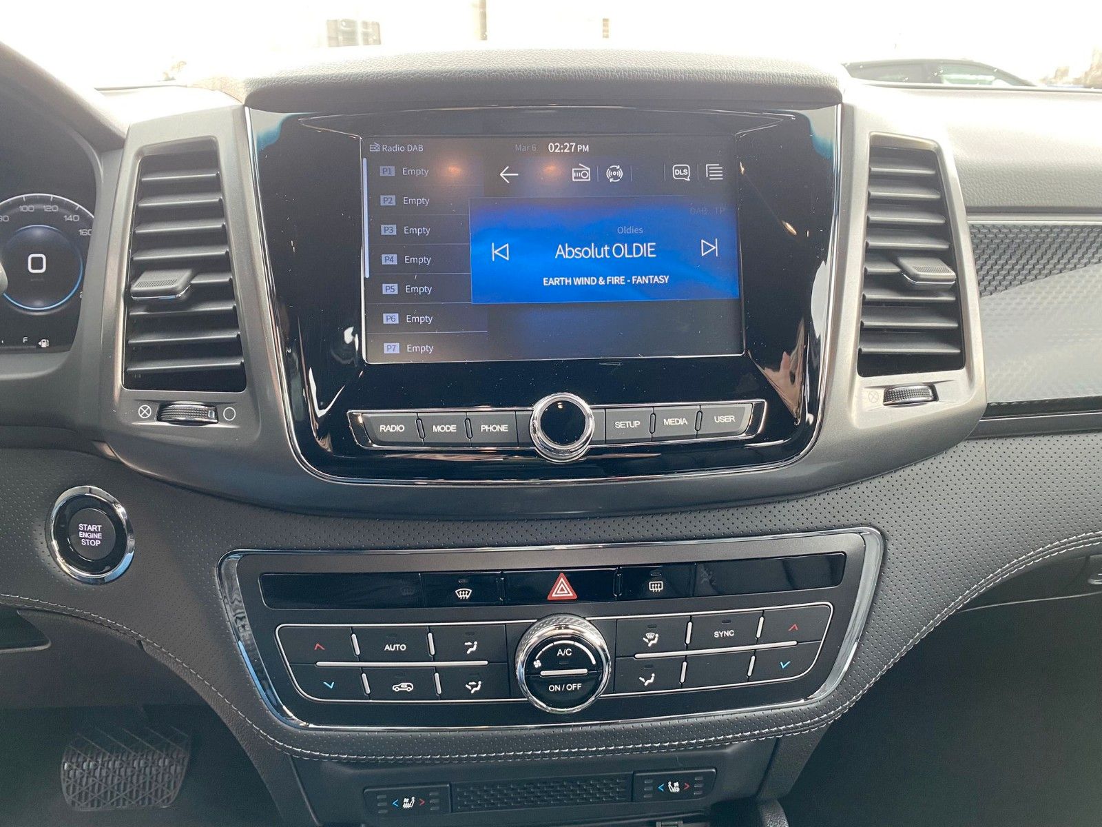 Fahrzeugabbildung Ssangyong Musso Grand 2.2d AT BLACK LEDER+XENON+SD+WANNE