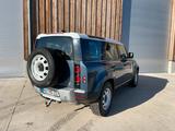 Land Rover Defender 3.0 D240 - blaue Land Rover Defender