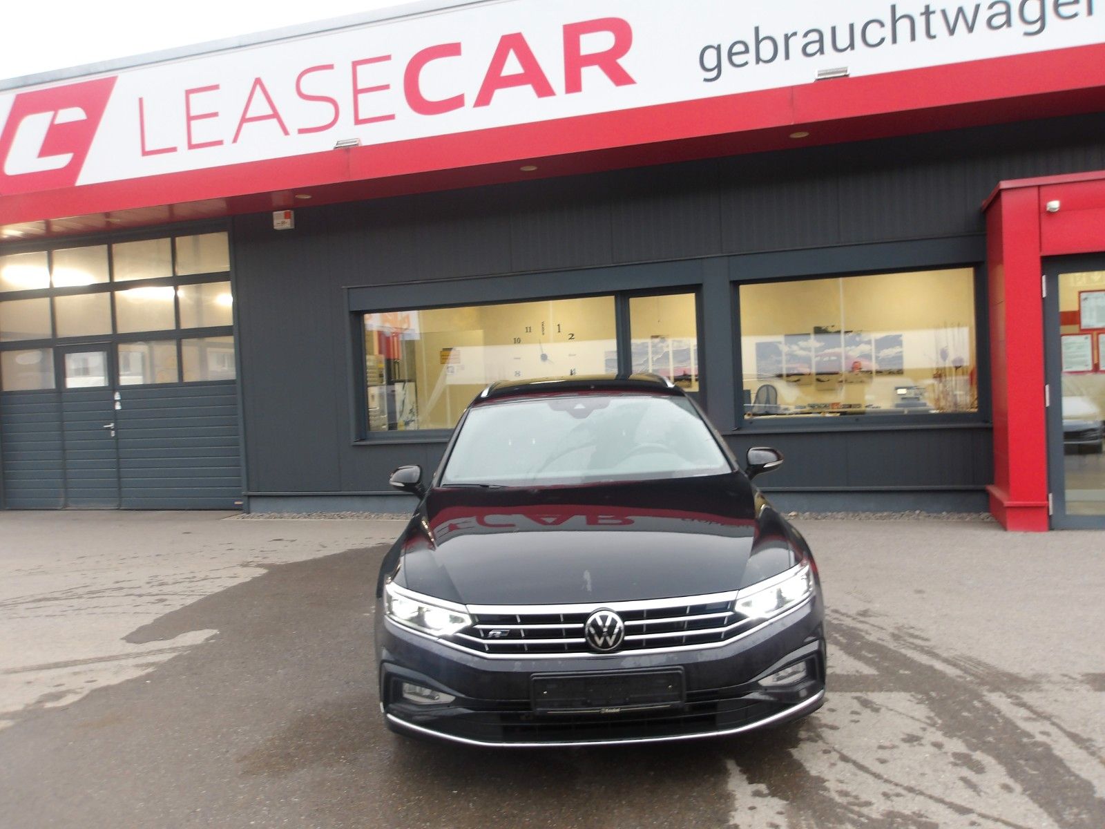 Volkswagen Passat Var. R-LINE *MATRIX*LEDER*AHK*EXP.17250* imagem 2