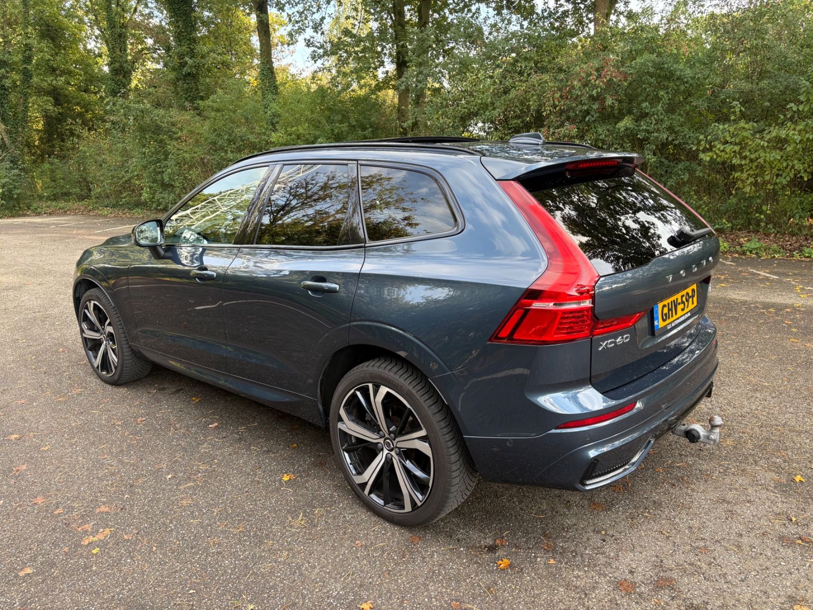 Volvo XC60 B5 AWD Plus Dark Pano H&K 360 Megavolles imagem 3
