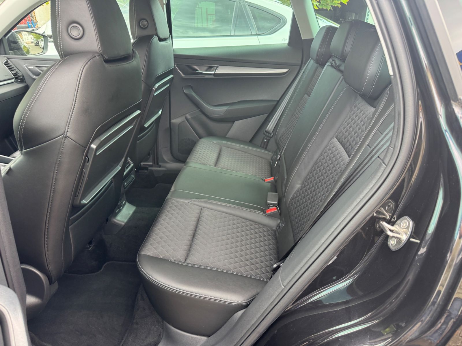 Fahrzeugabbildung SKODA Karoq Style LED+Navi+ACC+Kamera+Standheizung