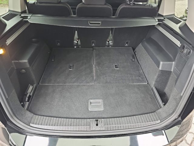 Fahrzeugabbildung Volkswagen Touran 2.0 TDI HIGHLINE 7-SITZER KAMERA AHK TRAI