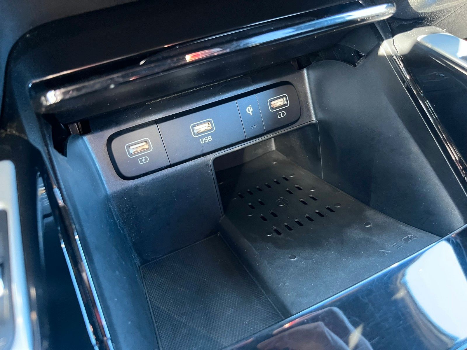 Fahrzeugabbildung Kia Sorento Platinum Garantie Voll LEDER Plug-In AWD