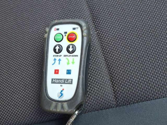 Fahrzeugabbildung Volkswagen Caddy Maxi Trendline Rollstuhlrampe