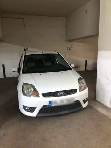 Ford Fiesta zu verkaufen tel Nummer 017786...