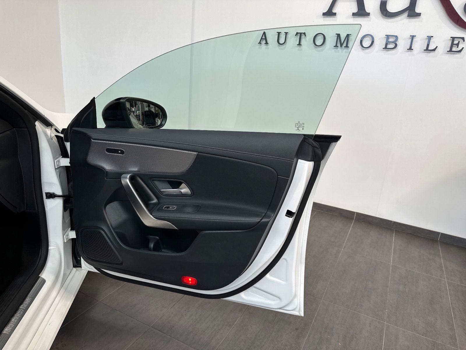 Fahrzeugabbildung Mercedes-Benz CLA 250 Shooting Brake e Night-Paket NAV+LED+AHK