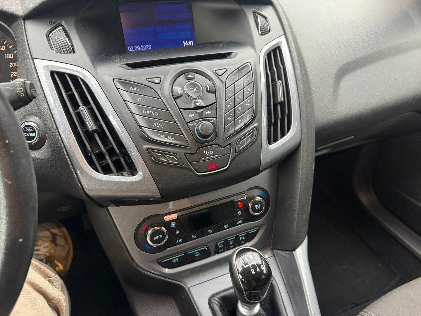 Ford Focus 2013 — photo 18