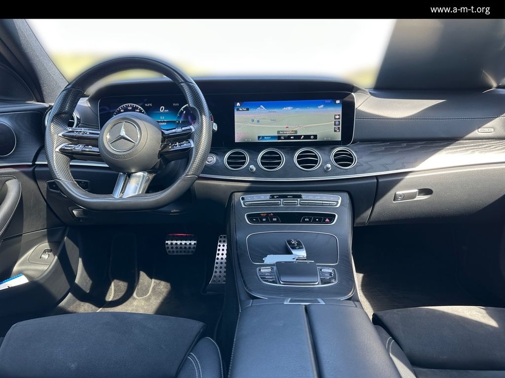 MERCEDES-BENZ E 220