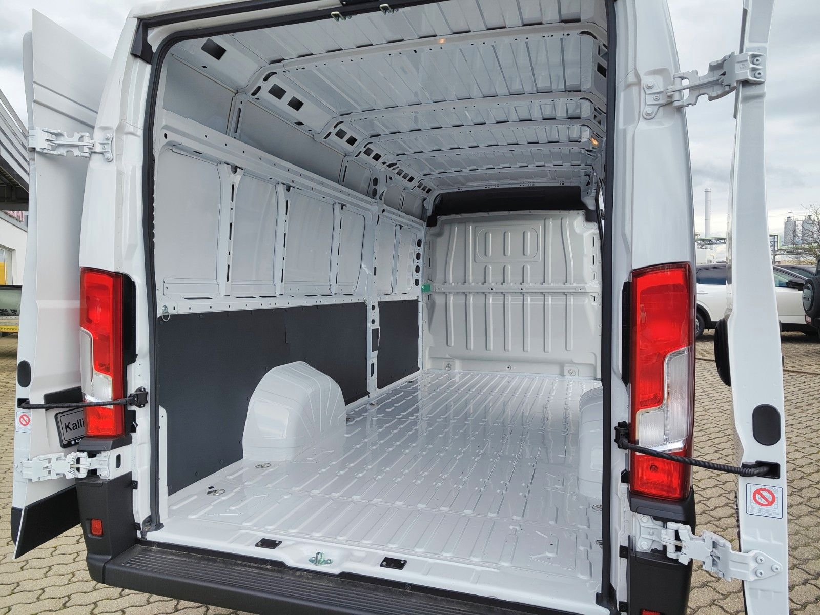 Fahrzeugabbildung Opel MOVANO L4H2 140 3,5toHEAVY+KLIMA+ALLWETTERREIFEN