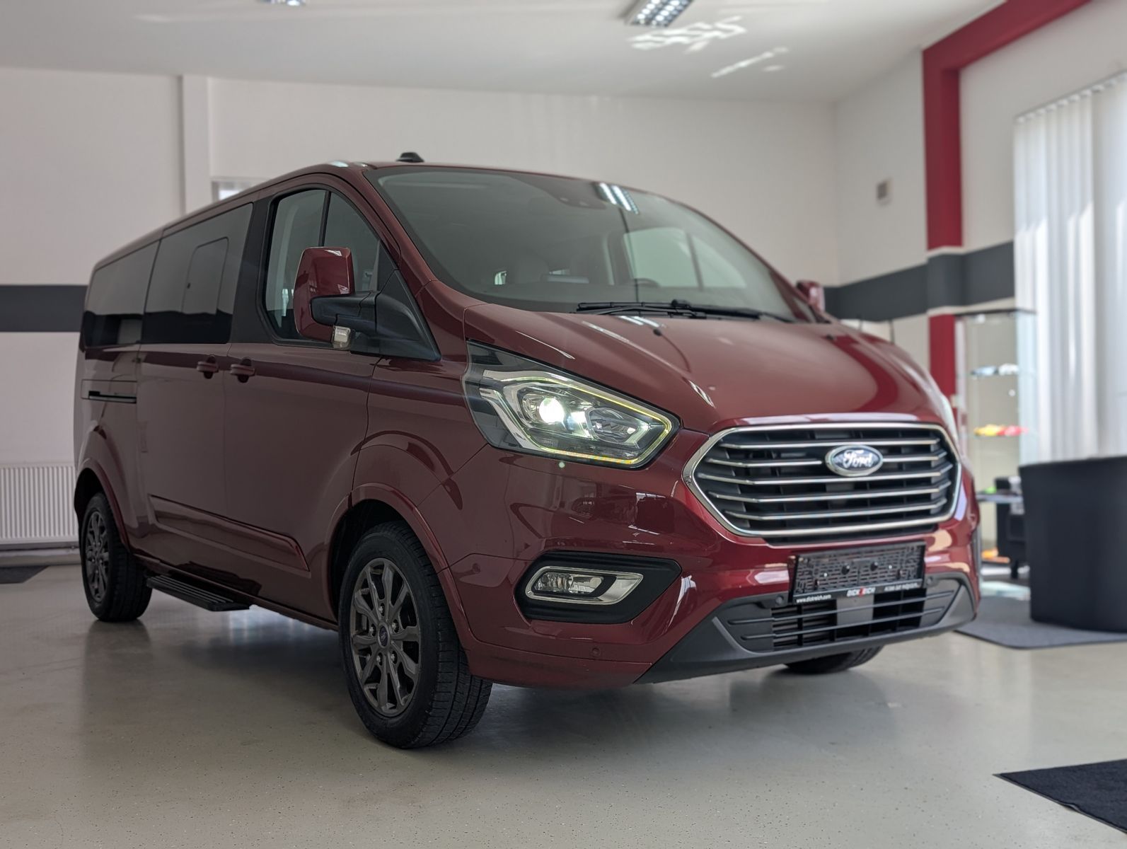 Fahrzeugabbildung Ford Tourneo Custom 320 L2LEDER KAM LED ZHZ 2x KLIMA