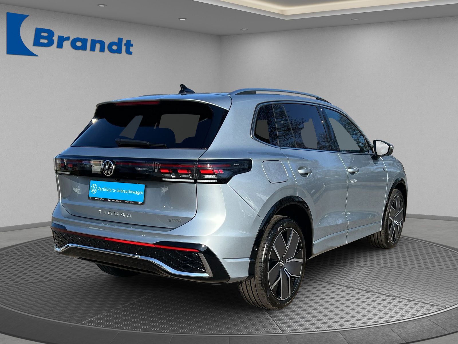 Volkswagen Tiguan 1.5 eTSI R-LINE DSG MATRIX KAMERA ACC AHK foto 3