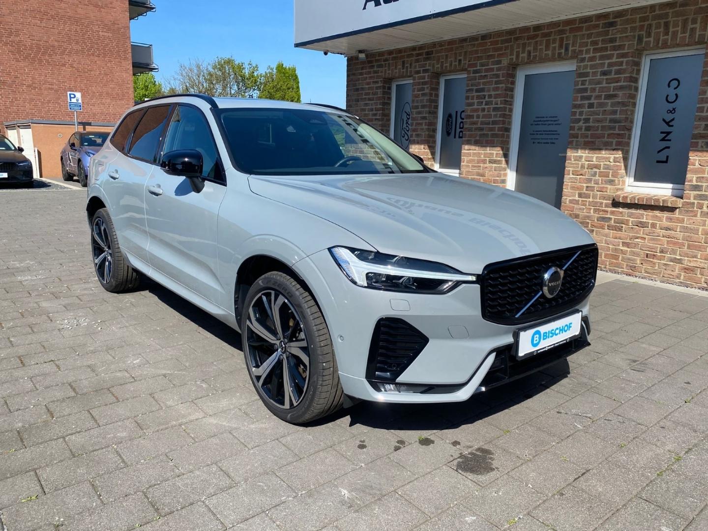 Volvo XC60 B5 Ultra Dark AWD MHEV Memory Sitze 360 Gra