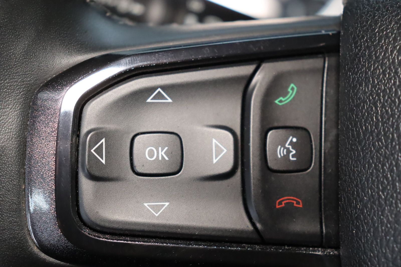 Fahrzeugabbildung Dodge Ram 1500 5.7 V8 Crew Cab Big Horn * Built to Ser