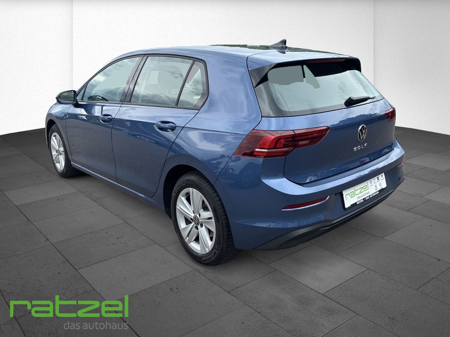 Fahrzeugabbildung Volkswagen Golf VIII Life 1,5 TSI HUD Navi Digitales Cockpi