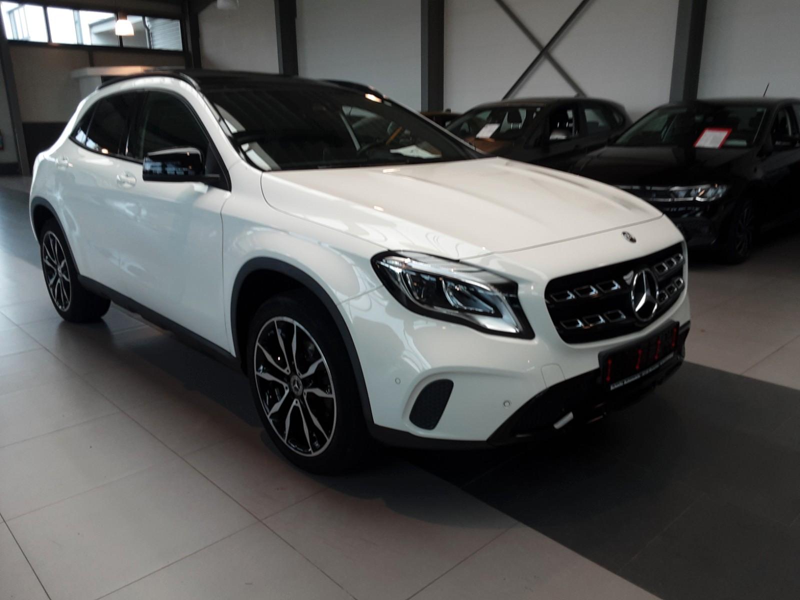 Mercedes-Benz GLA 180 AMG line Urban SH Schiebedach NAVI Sound