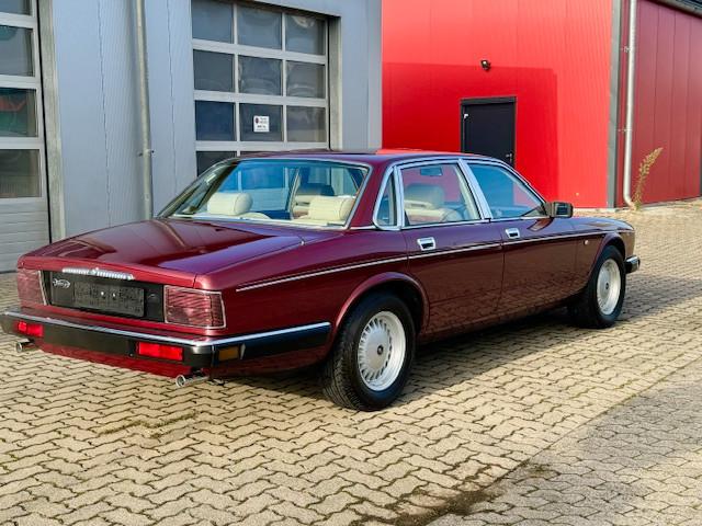 Jaguar XJ6