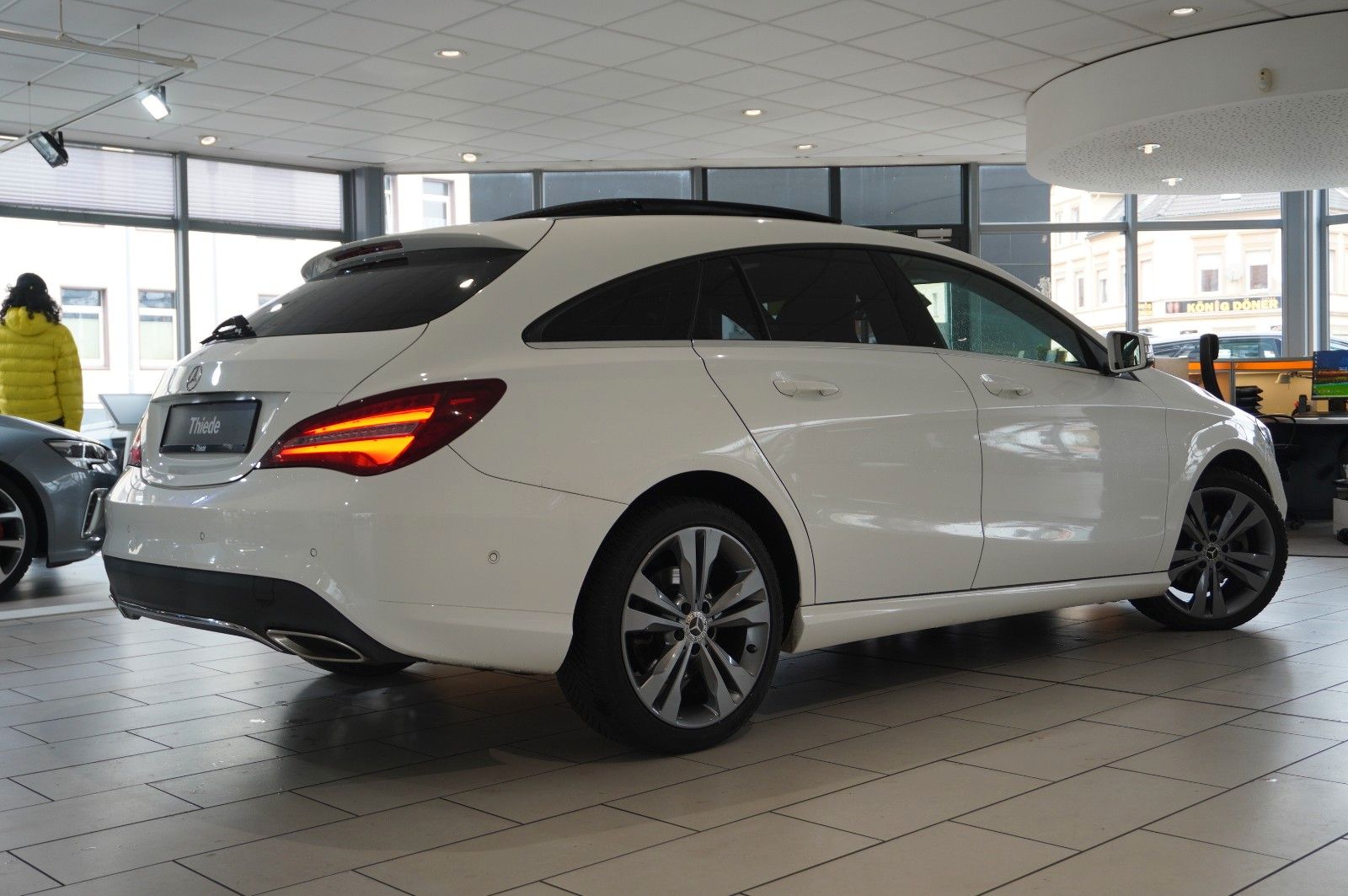 Fahrzeugabbildung Mercedes-Benz CLA 200 SB URBAN 7G-DCT NAVI/LED/PANO./SHZ/SPORT