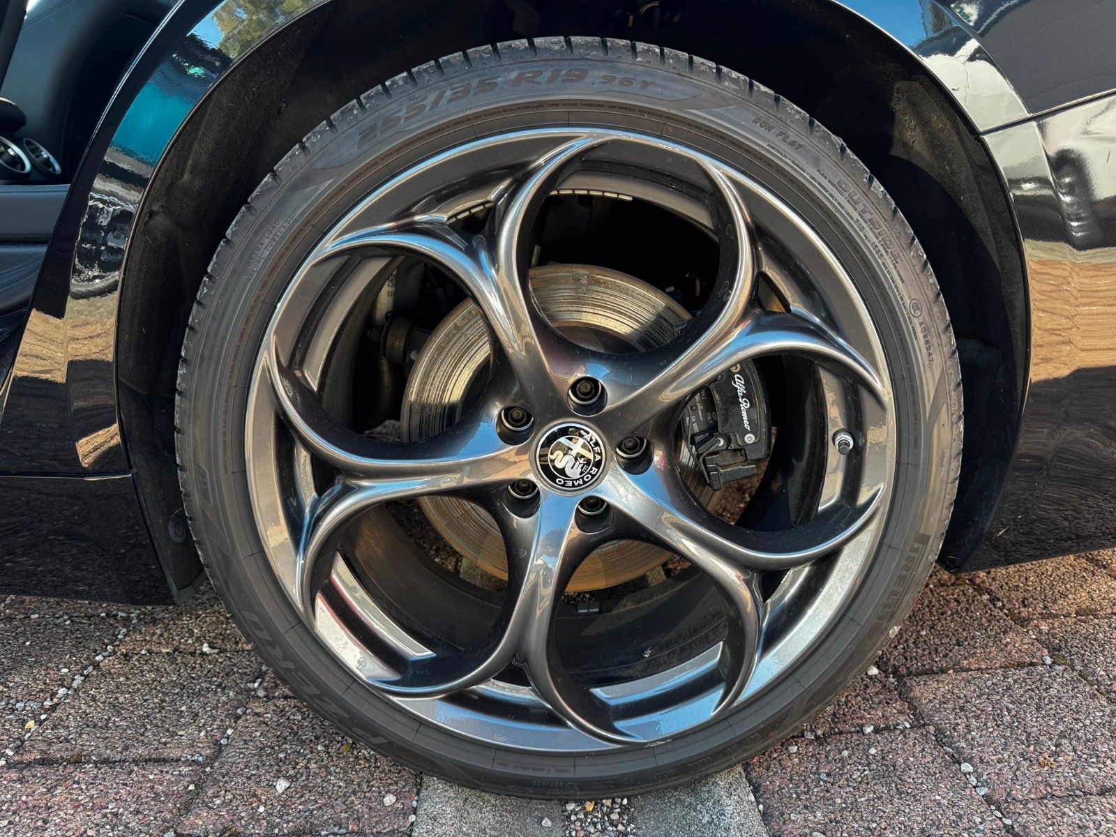Fahrzeugabbildung Alfa Romeo Giulia 280 PS Q4 Estrema Panorama Navi Carbon