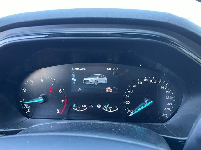 Fahrzeugabbildung Ford Focus ST-Line LED Kamera SpurhalteASS Tempomat