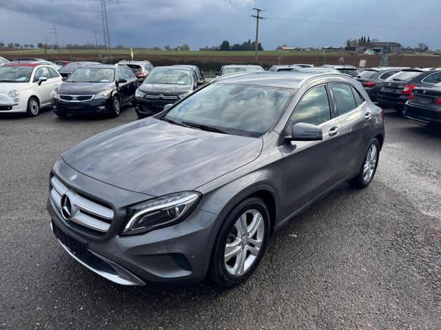 Mercedes-Benz GLA 180 Urban 1.Hand 77.TKM AHK PDC Navi Xenon