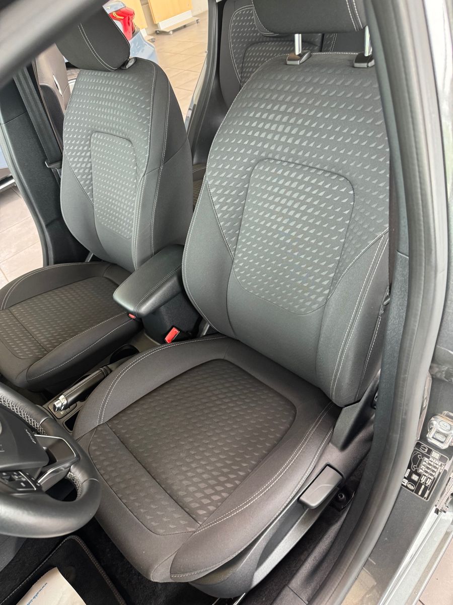 Fahrzeugabbildung Ford Fiesta Titanium/Winterpaket/LED/Sportsitze