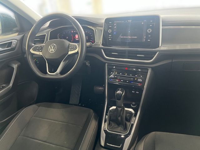 Fahrzeugabbildung Volkswagen T-ROC 1.5 TSI DSG STYLE GJR NAVI APP-CONNECT