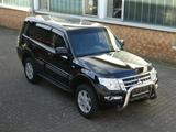 Mitsubishi Pajero 3,2 DI-D 4WD Automatik - - gebrauchte Mitsubishi Pajero aus dem Jahr 2015