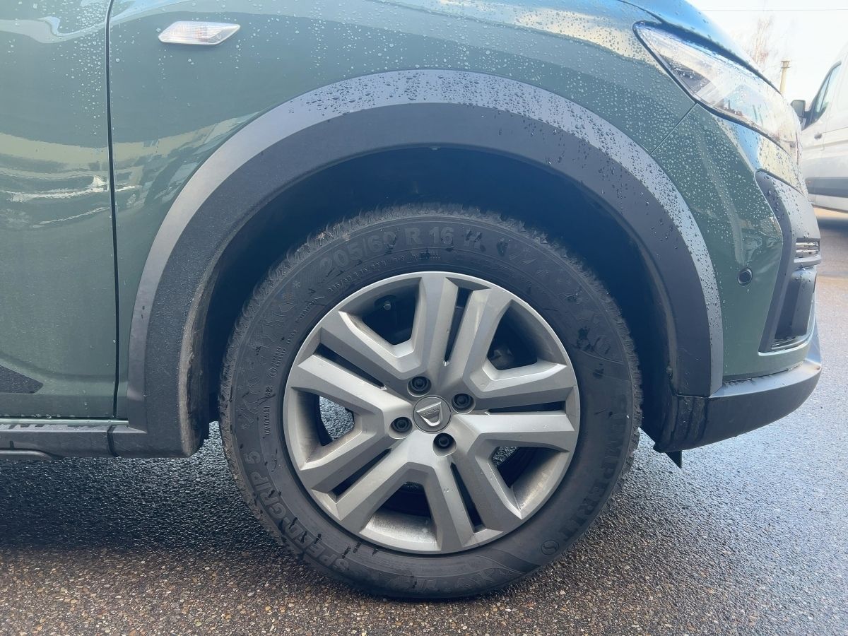 Fahrzeugabbildung Dacia Sandero Stepway Expression+ TCe 110 SHZ Kamera