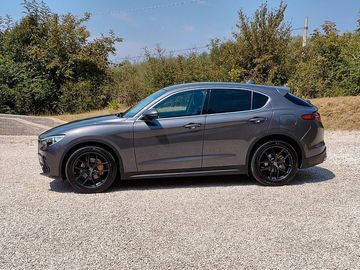Alfa-Romeo Stelvio - 5